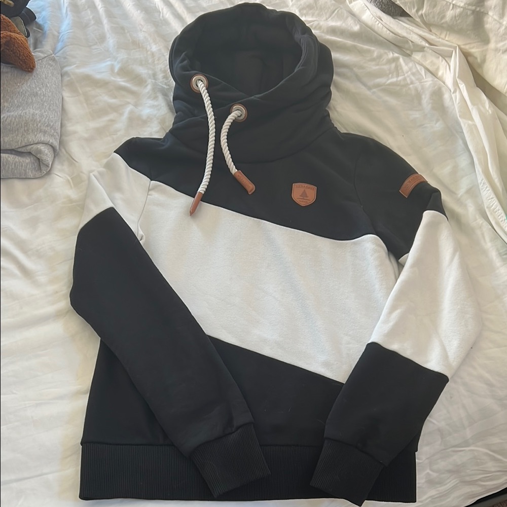 Wanakome Black and White Color Block Hoodie